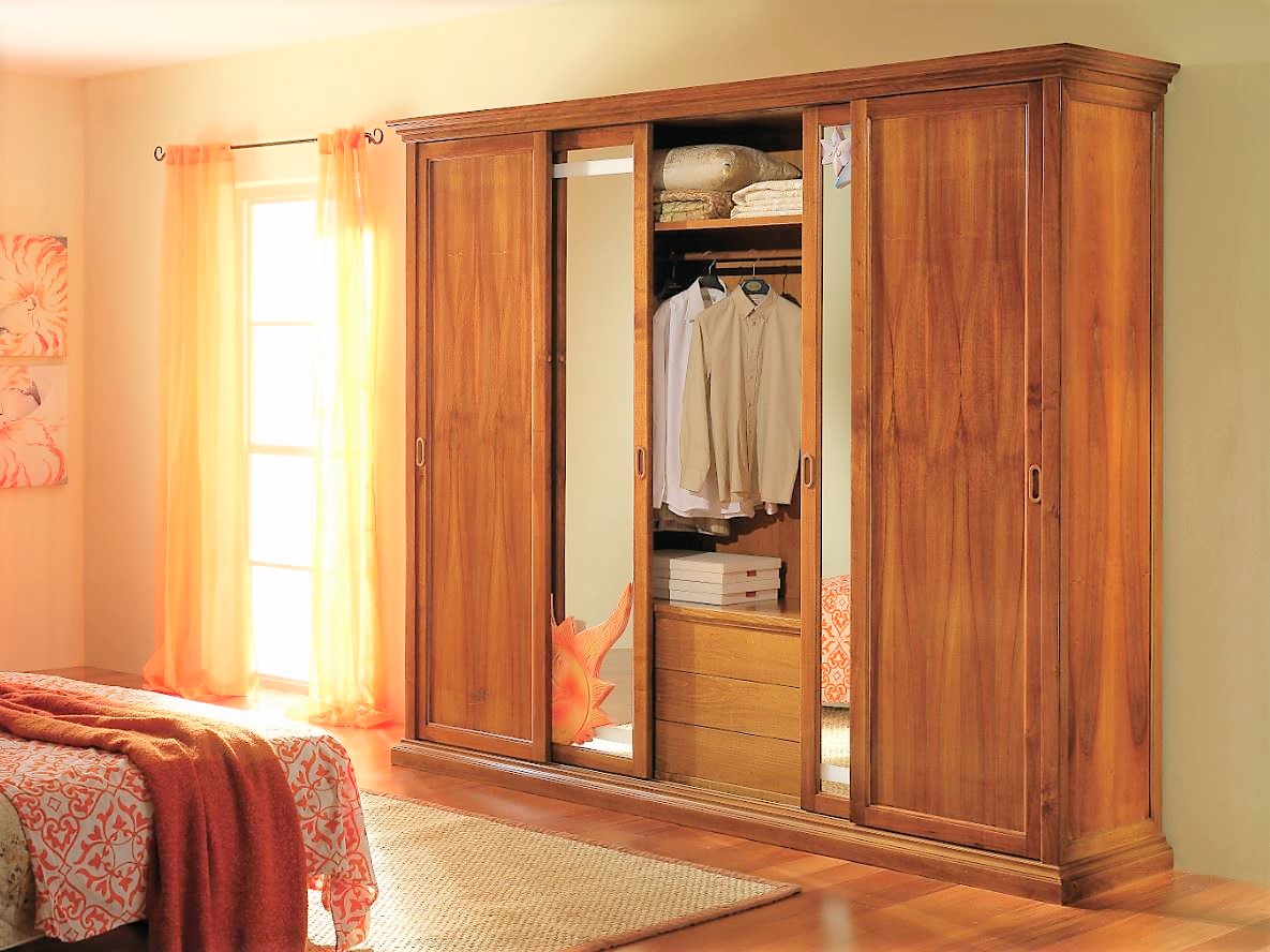 Solid wood sliding doors wardrobe with central mirrors