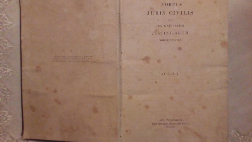 Corpus Juris Civilis quo jus universum justinianeum comprehenditur - Heredes Sebastiani Bottae 1829 Volume I II
